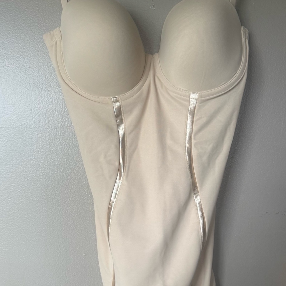 EUC Maidenform Cream Intimate Contour Bodysuit Under Garment Bra Removable Strap